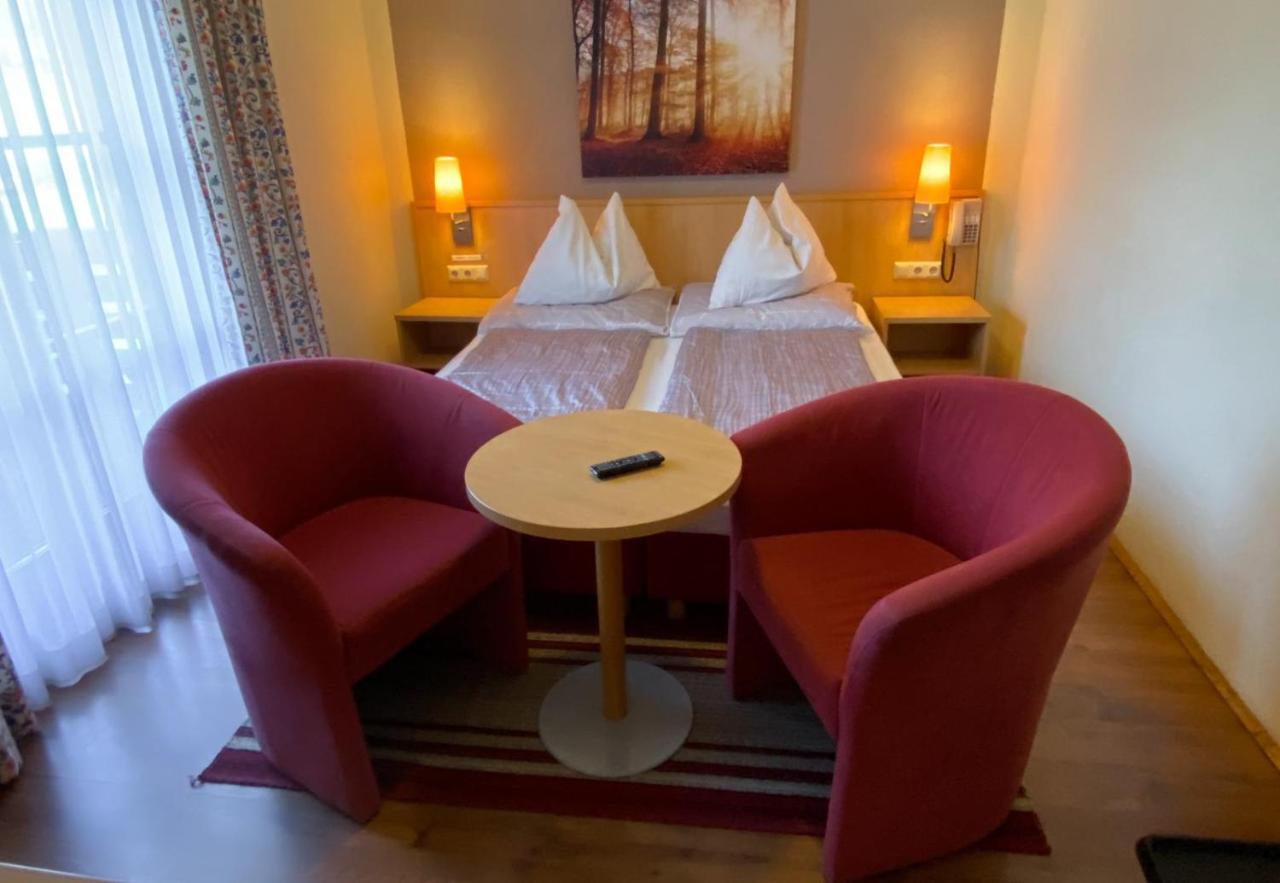 Gasthof-Pension Alt Kirchheim バド クラインキルヒハイム エクステリア 写真