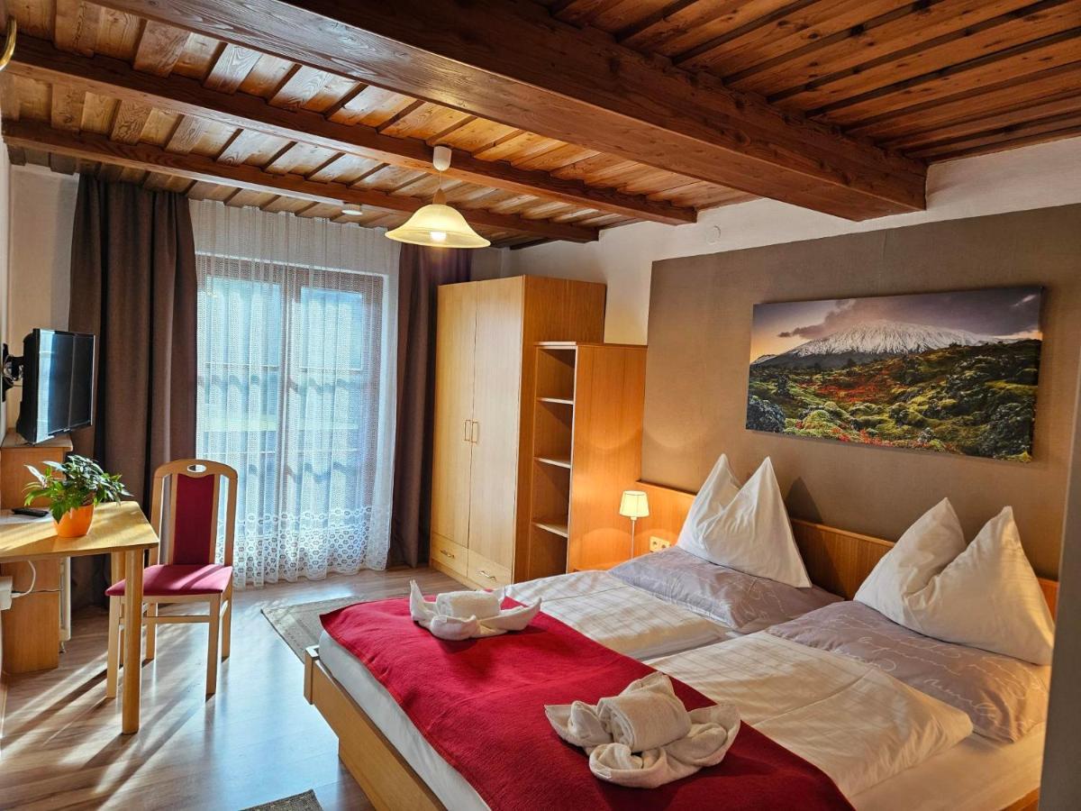 Gasthof-Pension Alt Kirchheim バド クラインキルヒハイム エクステリア 写真