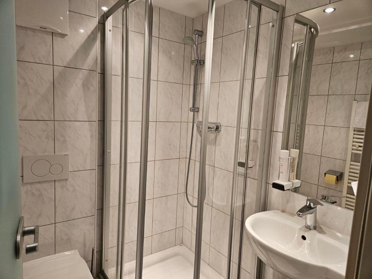 Gasthof-Pension Alt Kirchheim バド クラインキルヒハイム エクステリア 写真
