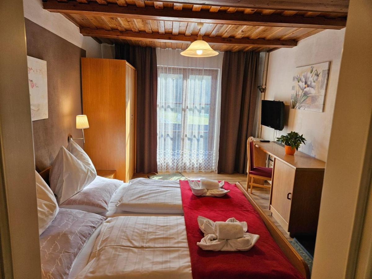 Gasthof-Pension Alt Kirchheim バド クラインキルヒハイム エクステリア 写真