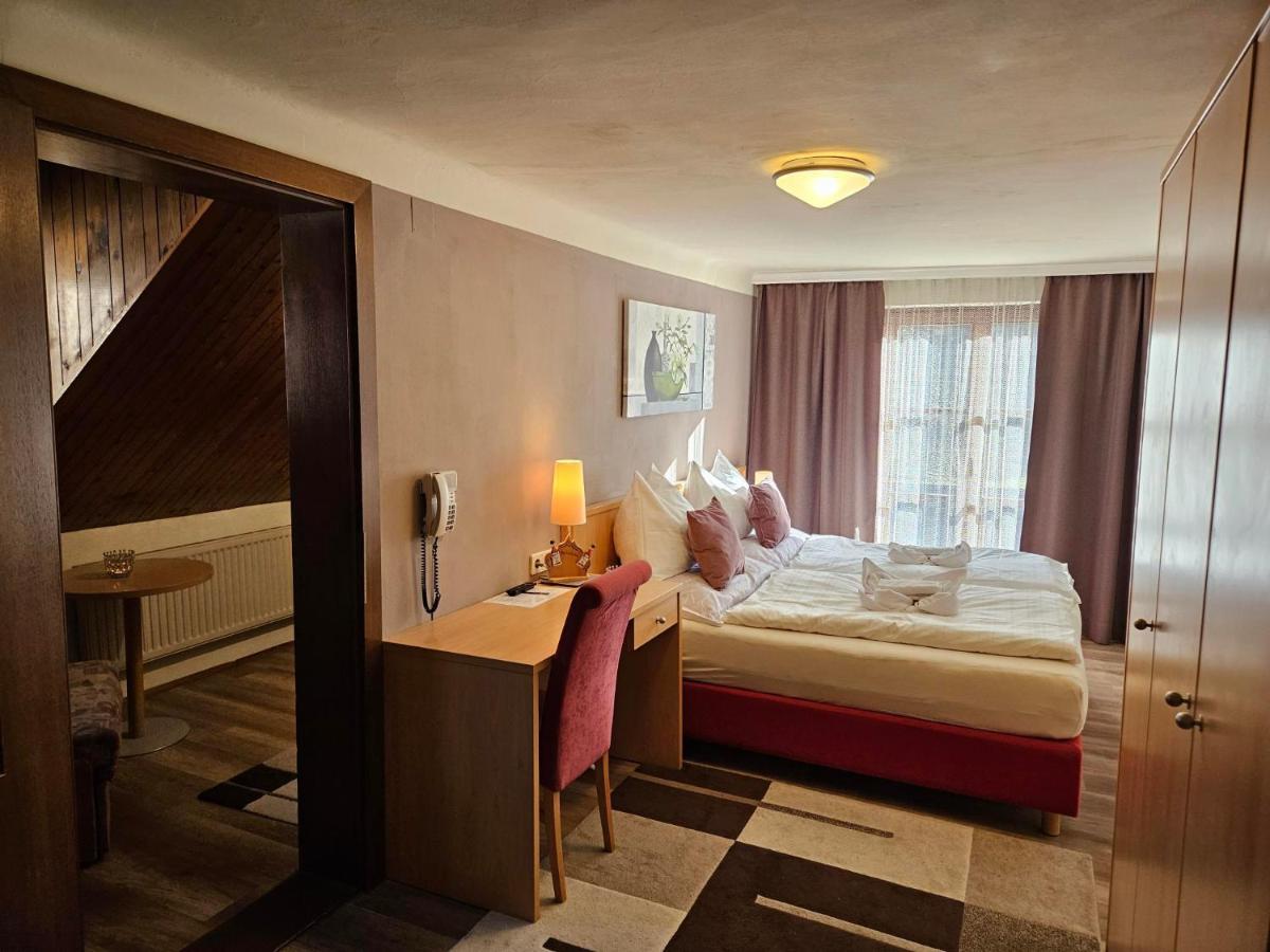 Gasthof-Pension Alt Kirchheim バド クラインキルヒハイム エクステリア 写真