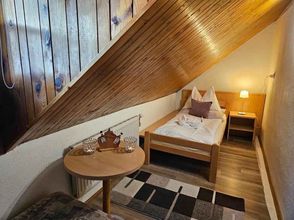 Gasthof-Pension Alt Kirchheim バド クラインキルヒハイム エクステリア 写真