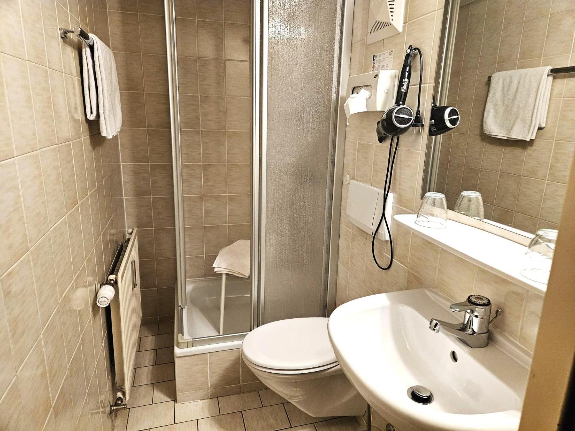 Gasthof-Pension Alt Kirchheim バド クラインキルヒハイム エクステリア 写真