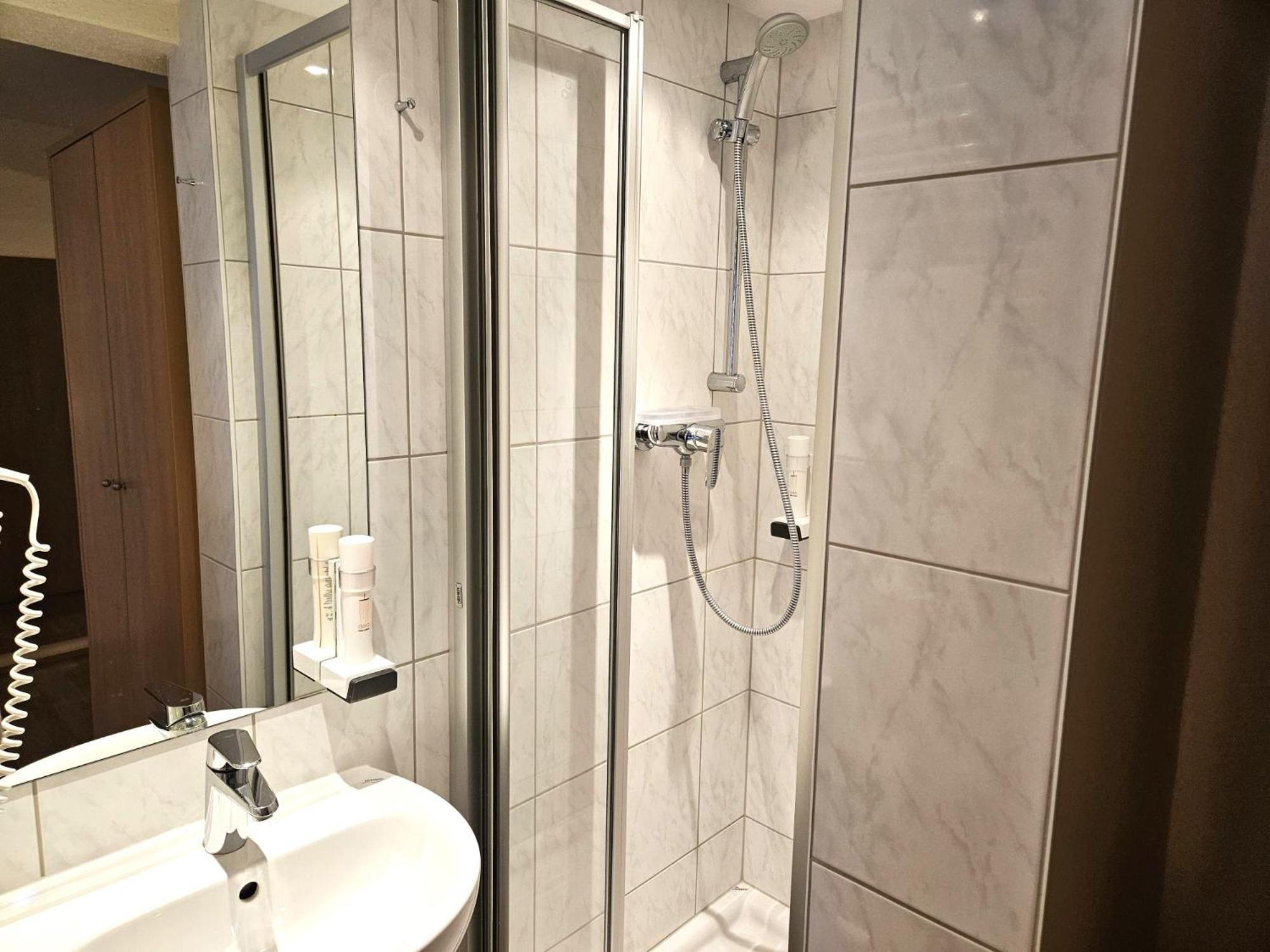 Gasthof-Pension Alt Kirchheim バド クラインキルヒハイム エクステリア 写真