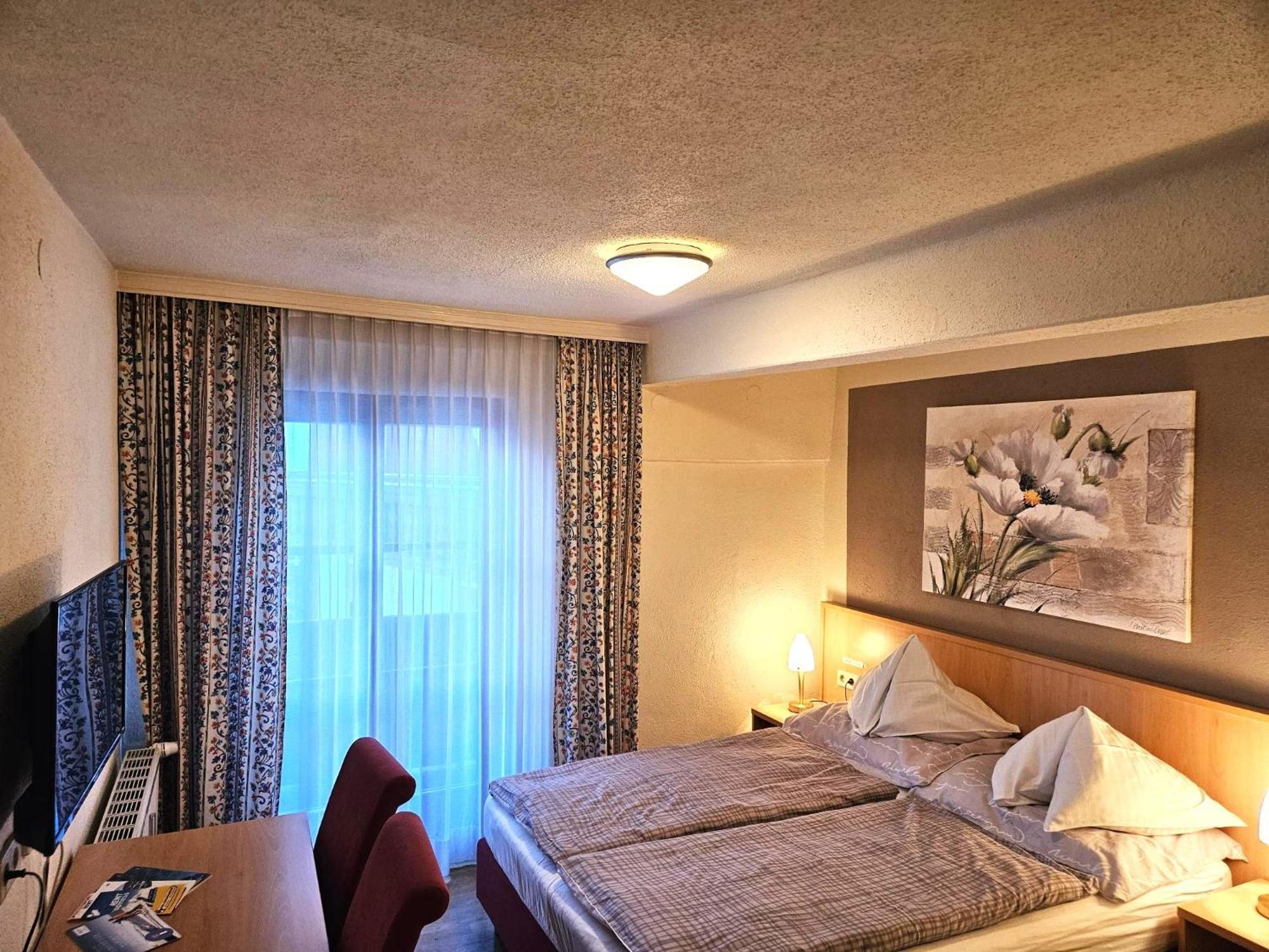 Gasthof-Pension Alt Kirchheim バド クラインキルヒハイム エクステリア 写真